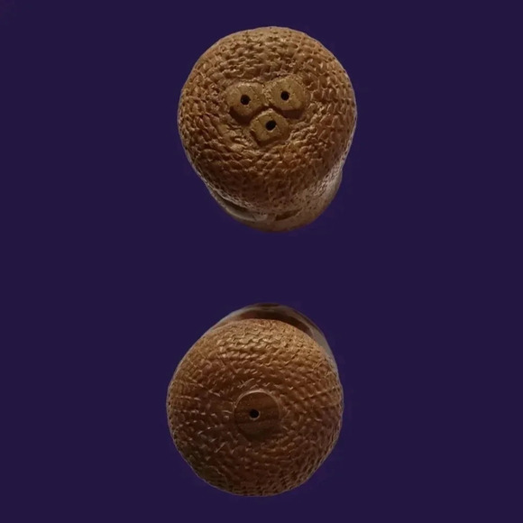 Mid century rustic salt & pepper shakers - Picture 7 of 7